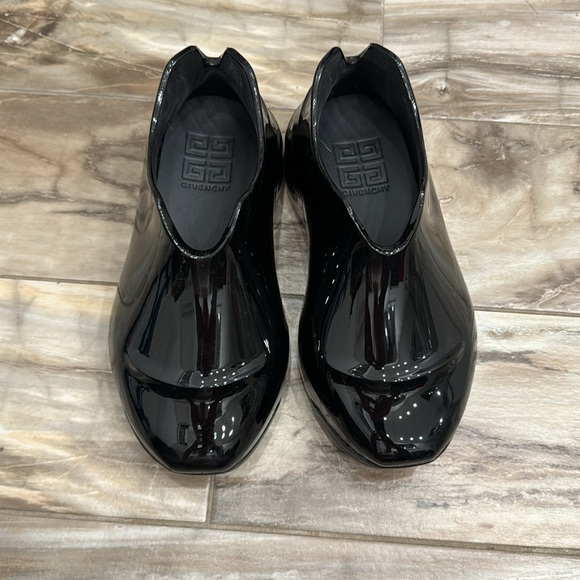 Givenchy Monumental Low Sneaker - Picture 2 of 8